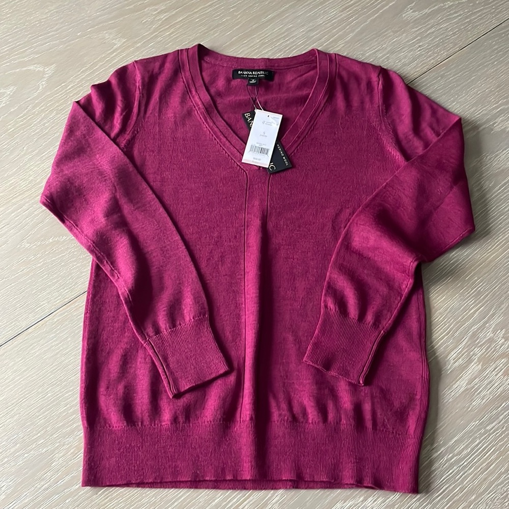 Banana Republic wool v neck sweater, size S/P; new